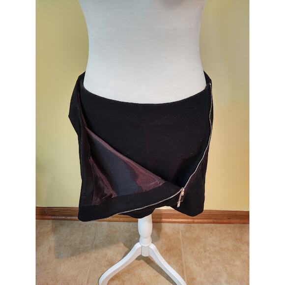 Size 4 Women's Black Gap Skirt - Picture 4 of 6